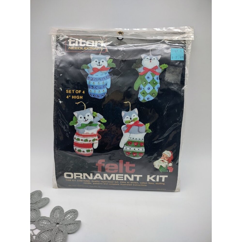 Vintage Sealed 1980s Titan Needlecraft Christmas Cats Felt Ornament Kit No. 471